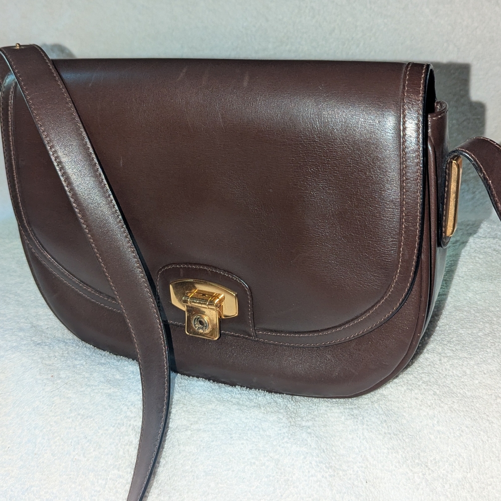 Timeless Dellaporta Brown Leather Crossbody Bag with Flap Closure. Made In Italy